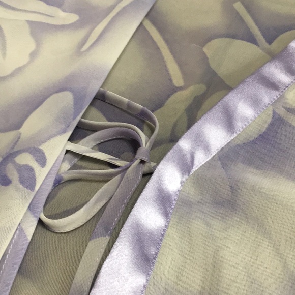 Valerie Stevens, sheer purple and white robe/cover-up. Size Medium - Picture 4 of 8